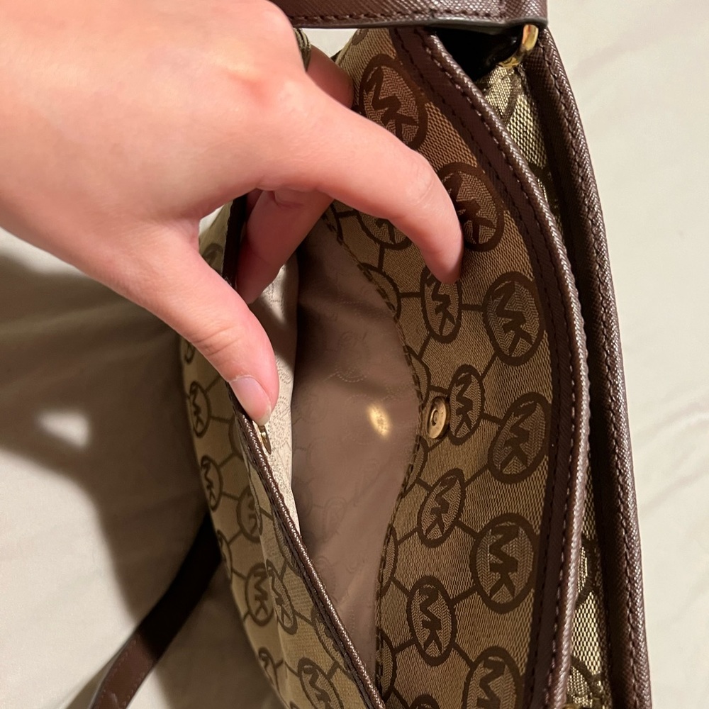 Michael kors cross body